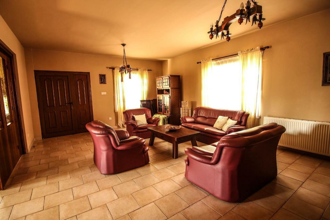 Villa Rustic House *